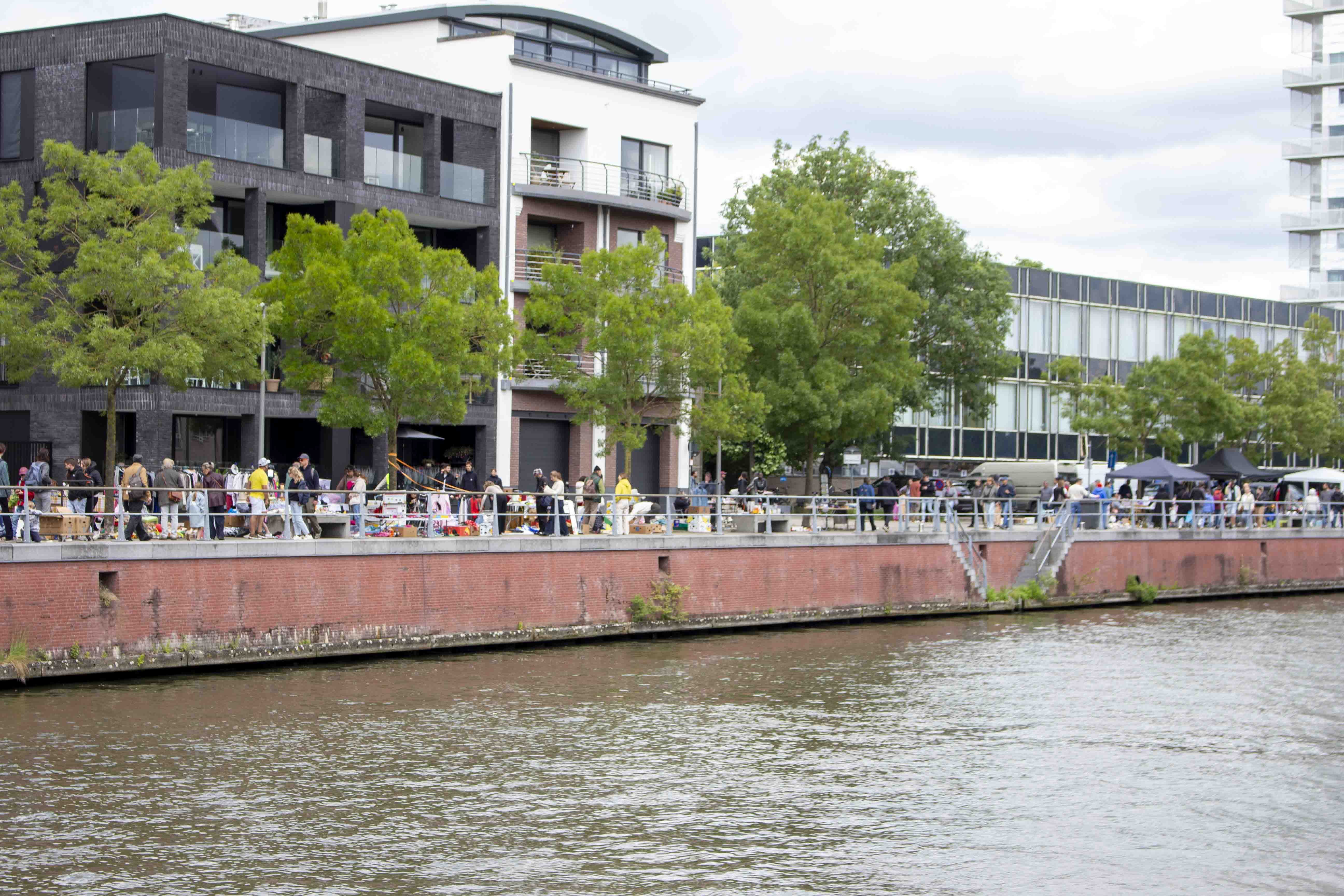 Rommelmarkt langs de Leie